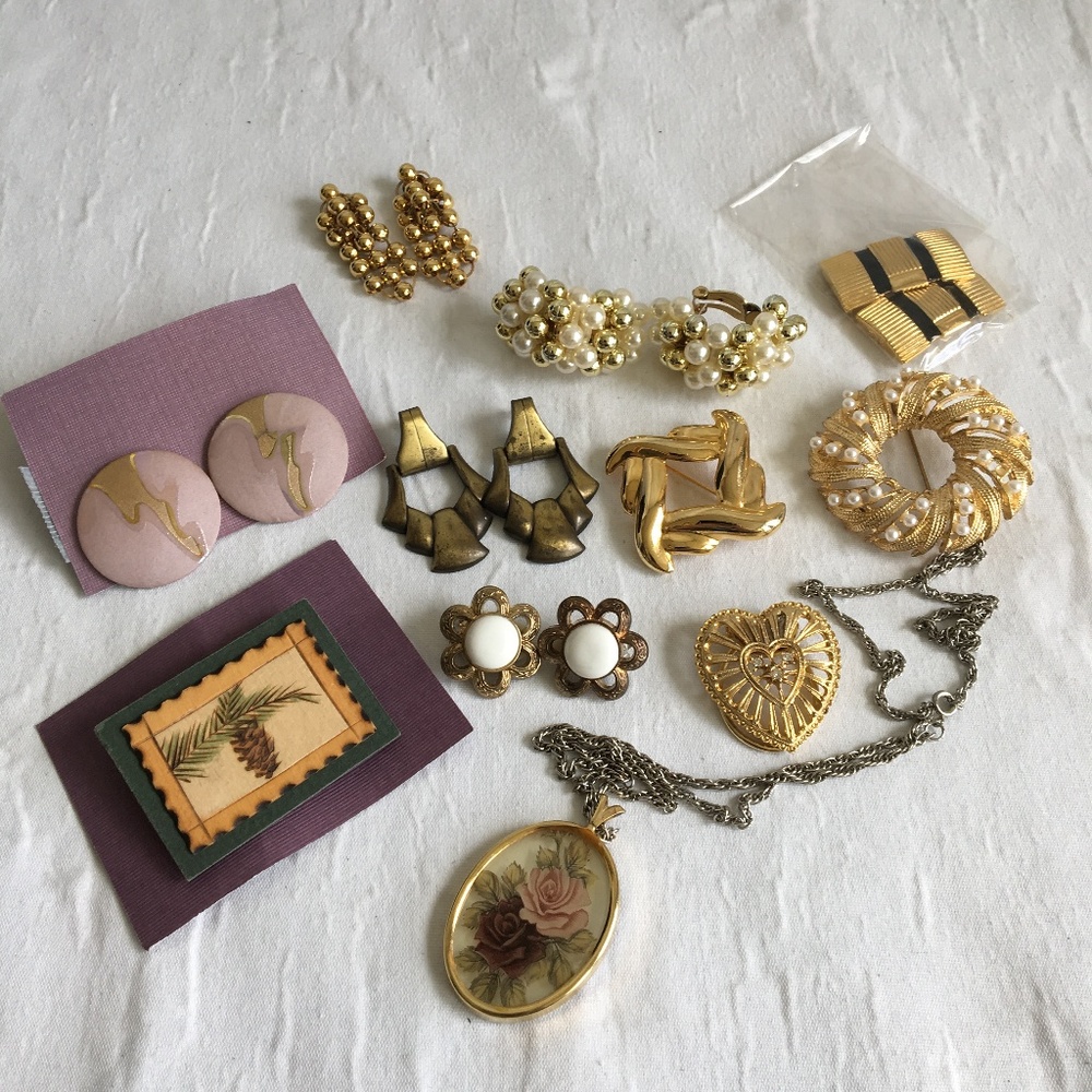 Vintage Assortment of Jewelry